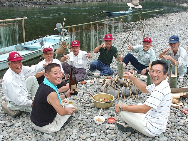 河原でのみけ